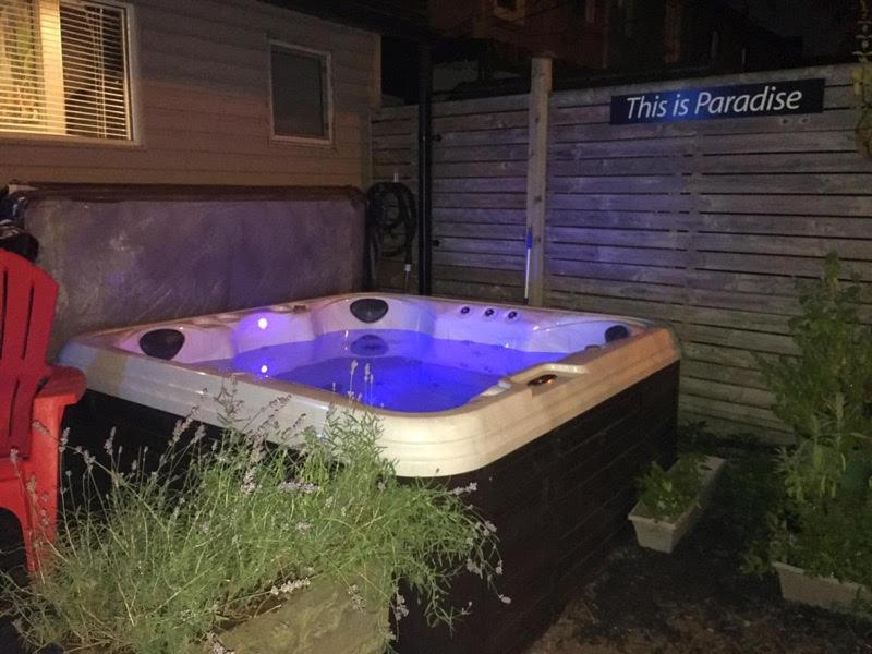 טורונטו Love-Nest With Private Hot Tub מראה חיצוני תמונה